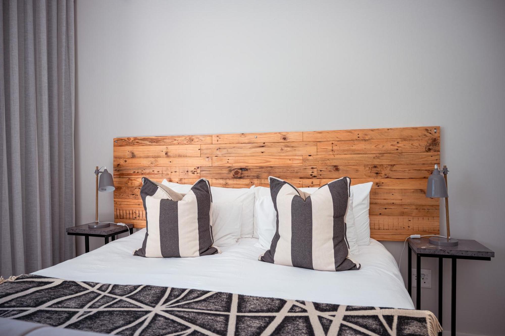 A Riverbed Guesthouse สเวลเลนดาม ภายนอก รูปภาพ